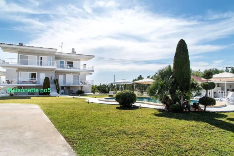 Family Maisonette with pool #5