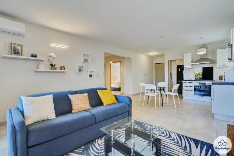 2 Bedrooms Apartment