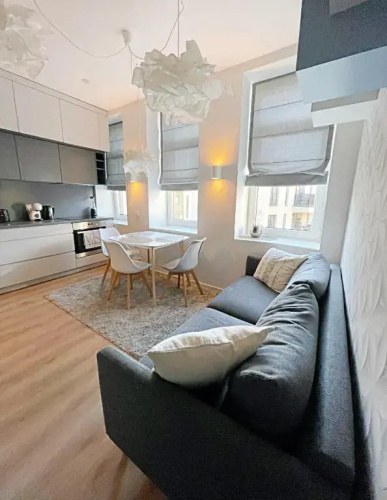 Comfortable 1 BD Old Town Apartment by Hostlovers