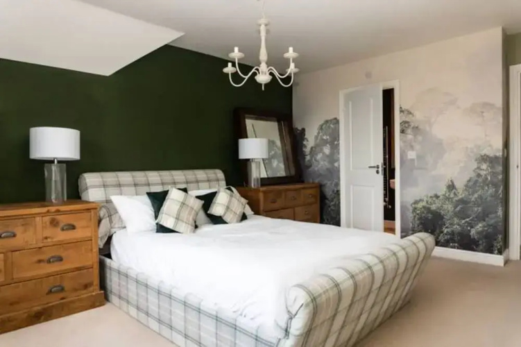 4 Bed-House Sleep 10-Parking-HotTub-Wifi