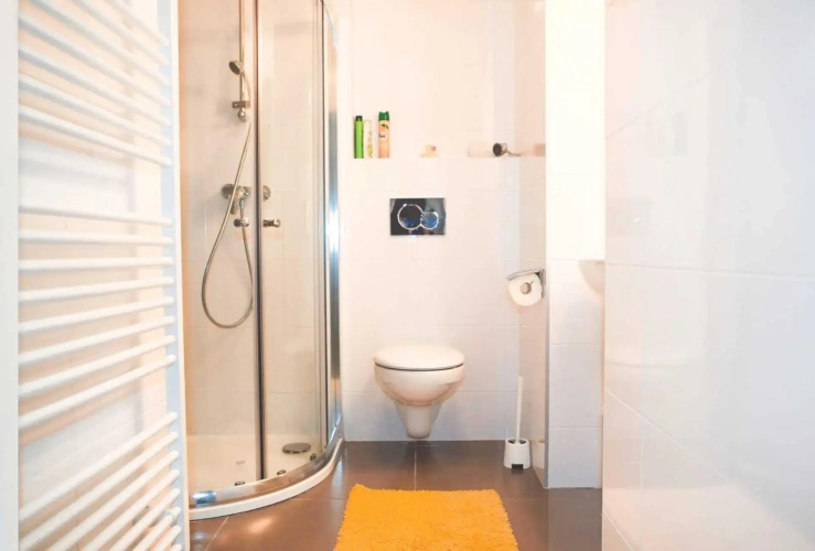 Yellow apartment few steps from metro