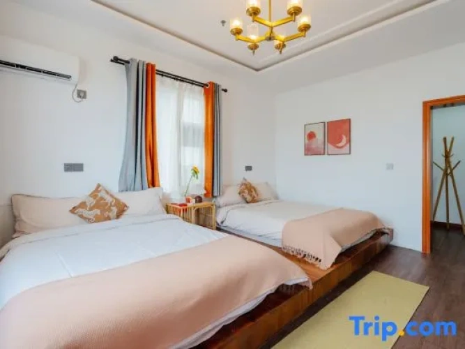 Standard Twin room with lake view