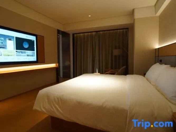 Suite with city view