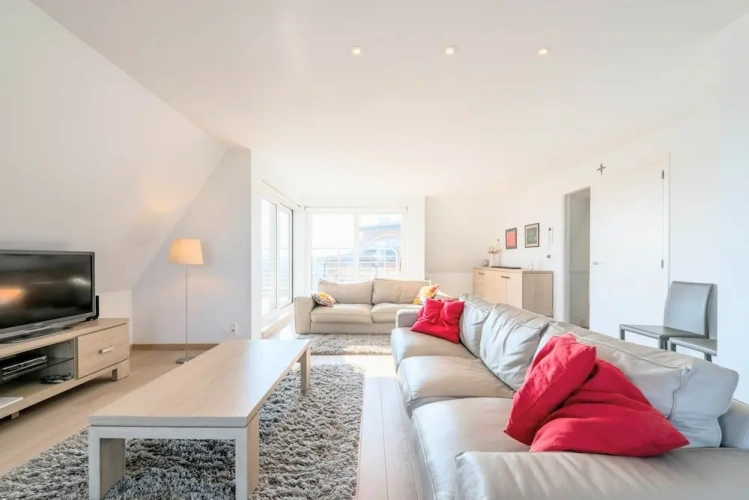 4 Bedrooms Apartment