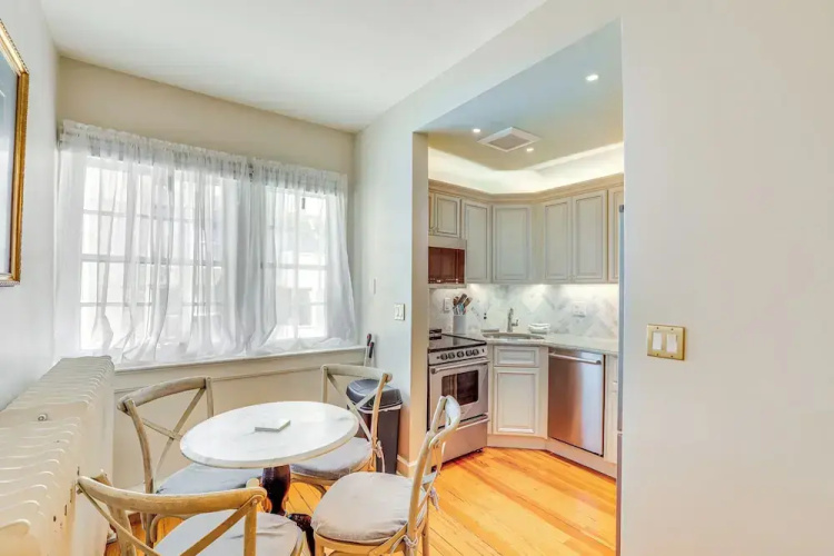 Historic French Consulate! Cap Hill Area, Walkable
