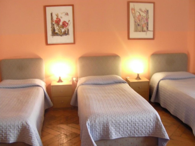 Standard Triple room