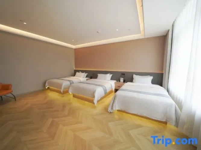 Business Triple Suite