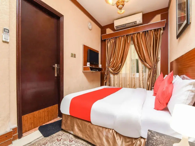 OYO 180 Evin Hotel