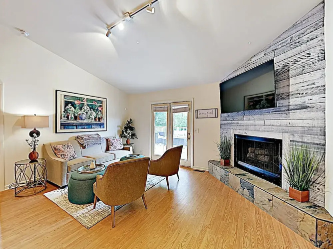 New Listing! Updated Apartment W/ Large Deck 3 Bedroom Apts