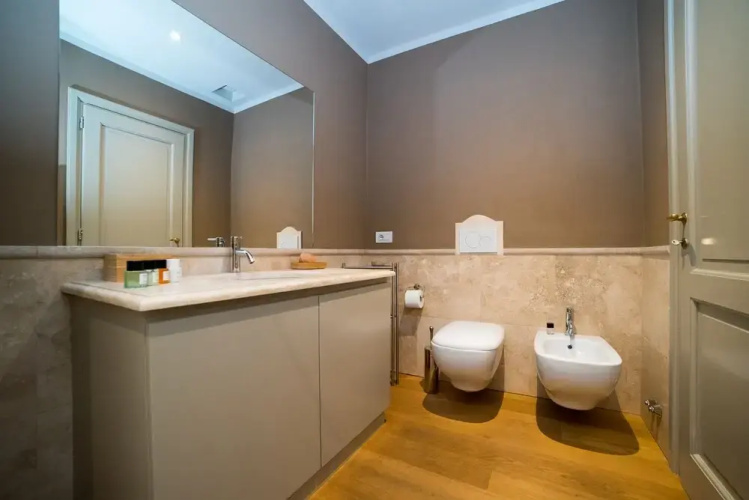 Charming Two Bedroom Apartment in Piazza Strozzi