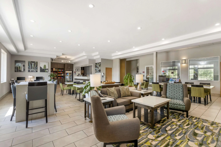 Best Western Plus Des Moines West Inn & Suites photo 34