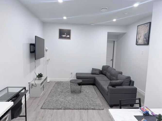Charming Family-friendly House Rental in Edmonton