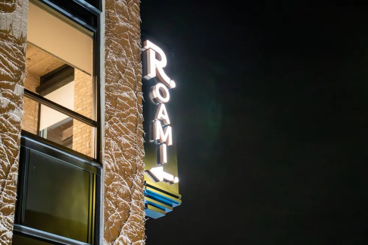 Roami At Century Plaza - Minnesota
