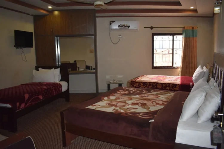 Standard Triple room