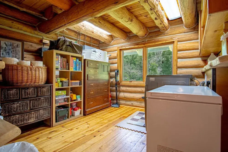 The Barn on Warm Springs Creek - 9 Riverfront Acres