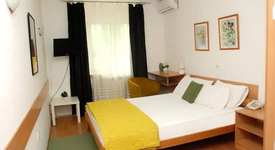 Hotel 7