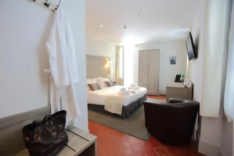 Deluxe Double room with balcony and with courtyard view