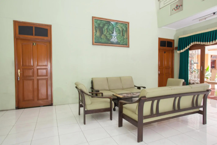 RedDoorz Syariah @ Janti Malang