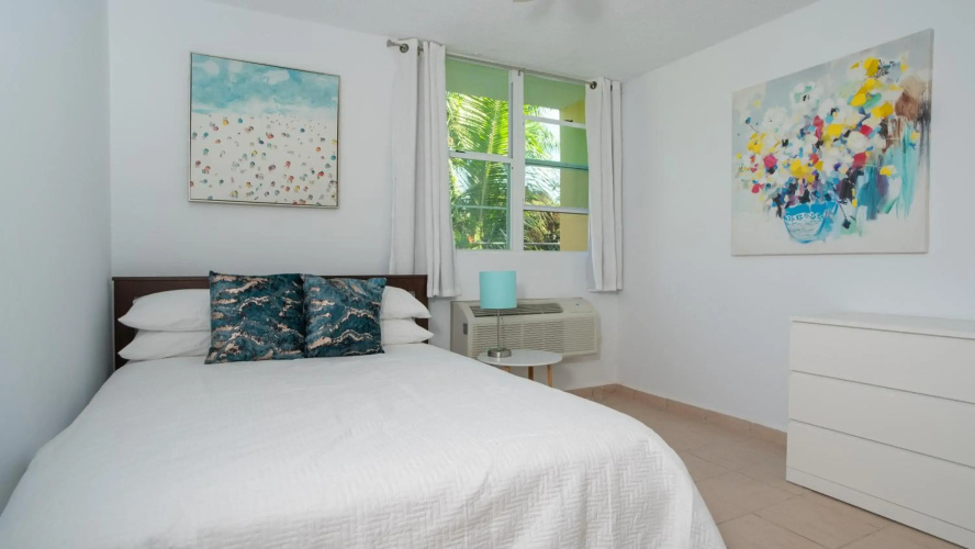 Renovated townhome -Rooftop Terrace by Sandy Beach