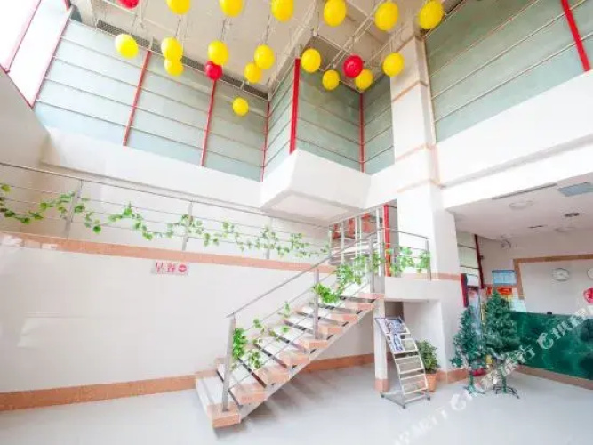 Gold Apple Hotel