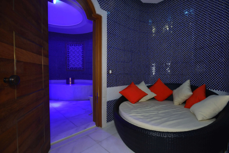 Wellborn Luxury Hotel