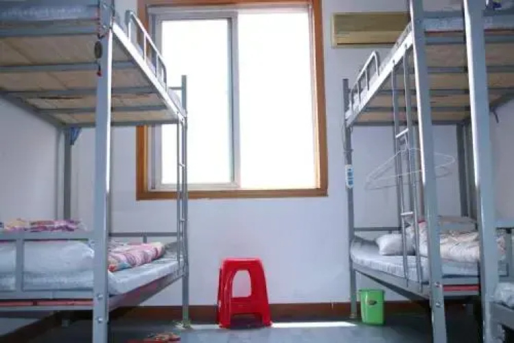 66 Road Young Hostel