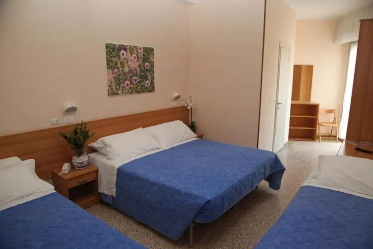 Standard Quadruple room with sea view