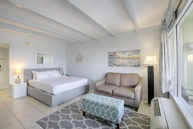 209 Little Harbor Inn