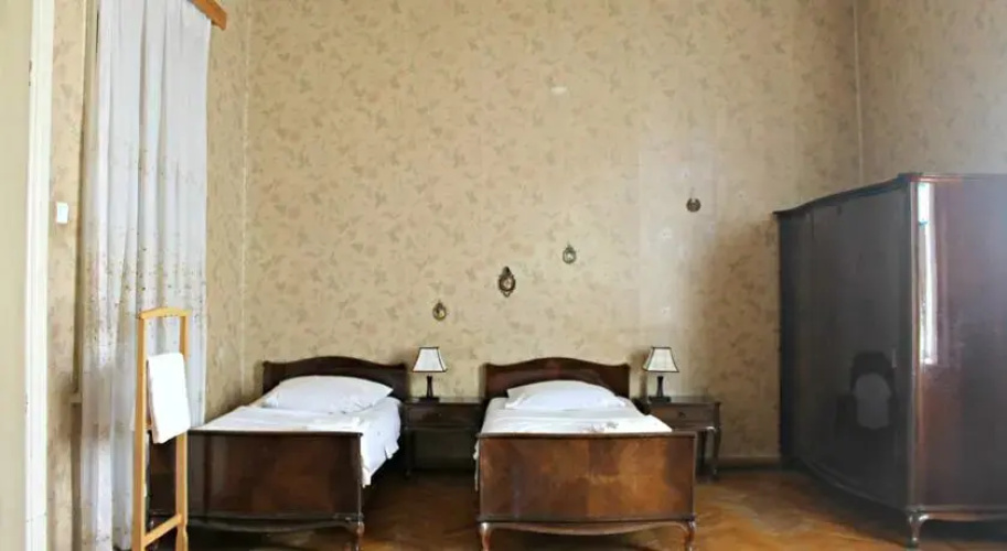 Traveller'S House