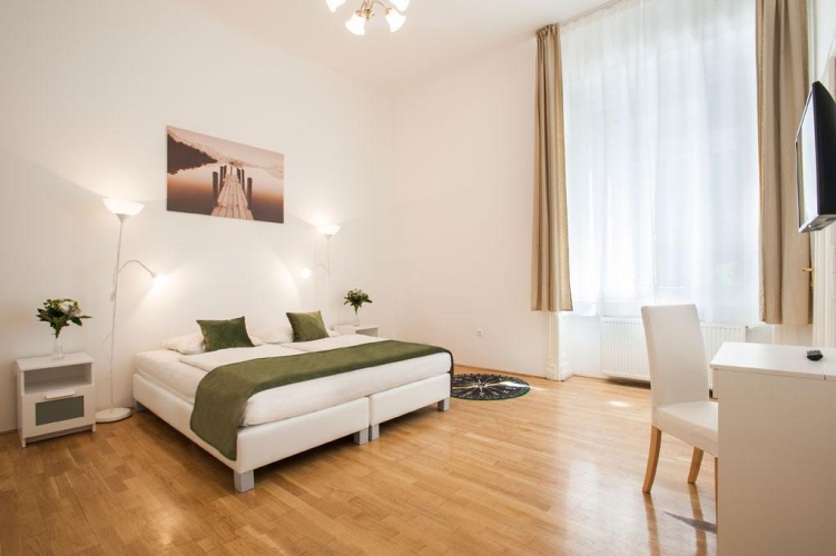 2 Bedrooms Apartment