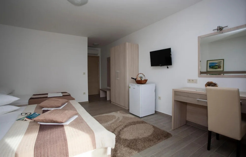 Nice Apartment in Drvenik With 1 Bedrooms and Wifi