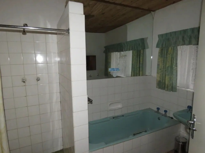 Parrot Lodge