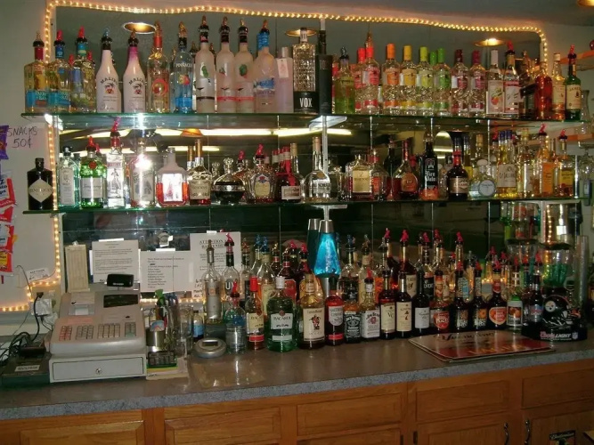Hillcrest Hotel and Lounge