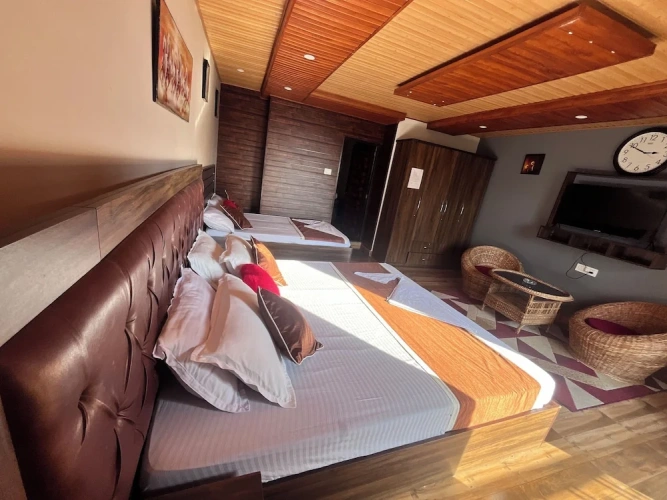 Luxury Quadruple room with balcony and with mountain view