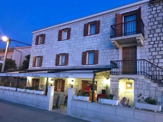 Standard Twin room with sea view