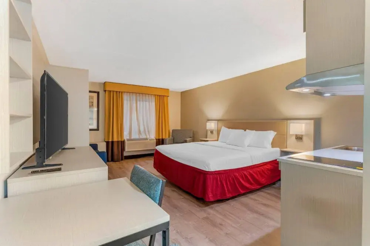 MainStay Suites Lansing West