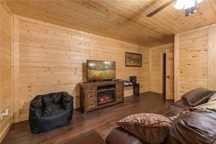 Emilys Hideaway - Four Bedroom Cabin