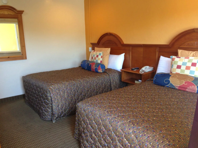 Deluxe Inn