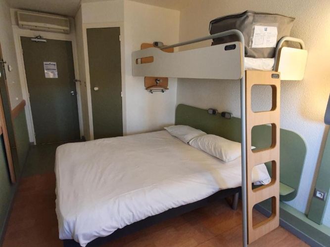 Standard Triple room