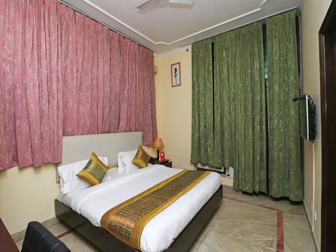 OYO 10583 Hotel Amigo