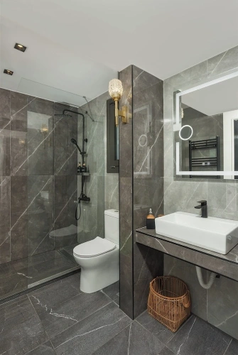 3 Bedrooms Apartment