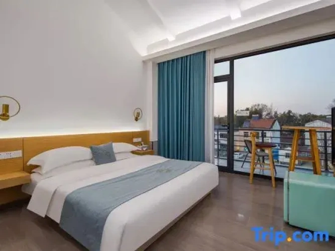 Standard Double room with lake view