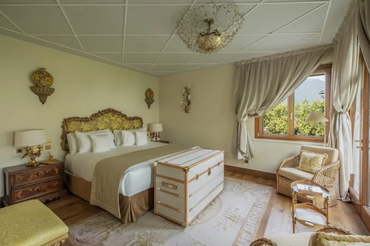 Grand room
