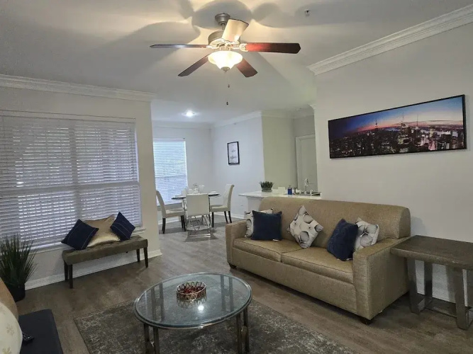 Apartment - Sleeps 5 - Pool - Parking - Gym