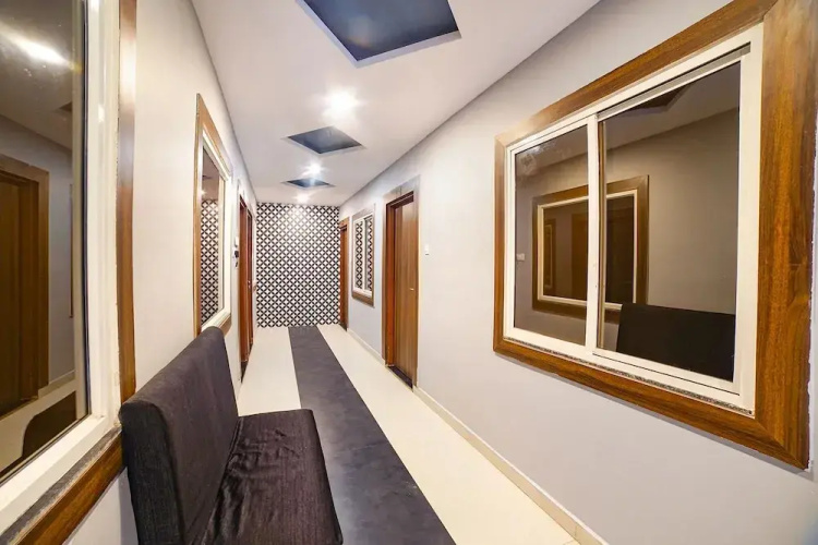 Fabhotel Dream Inn