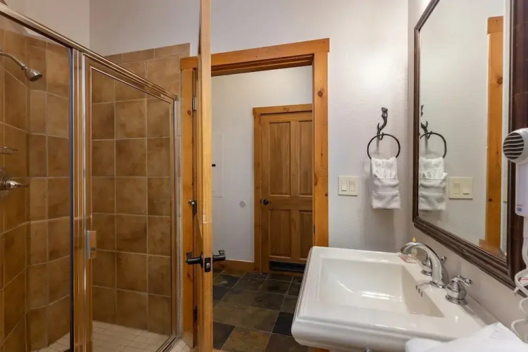 3059 The Timbers 2 Bedroom Condo by RedAwning