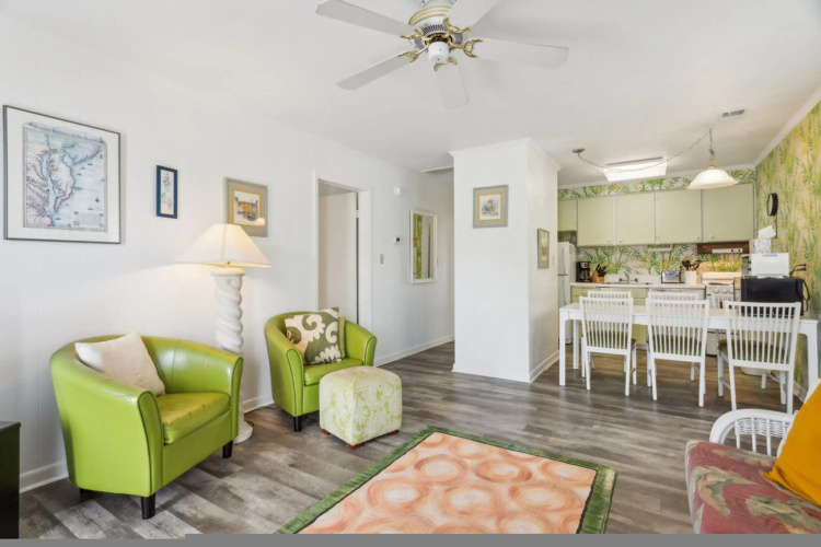 Retro Turtle Reef Condo 1 Block From Beach w Pool