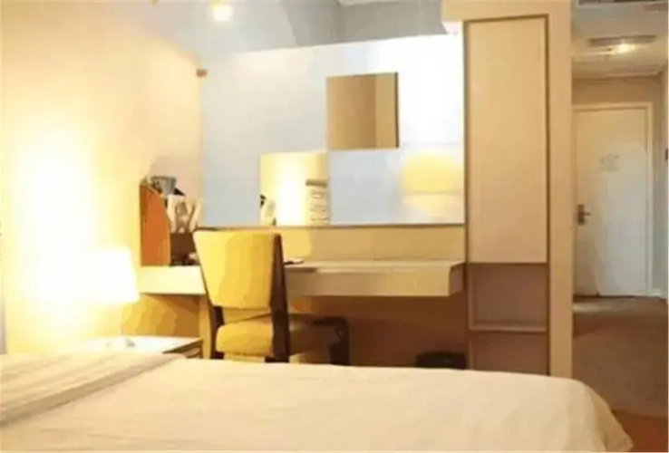 Hotel the Land