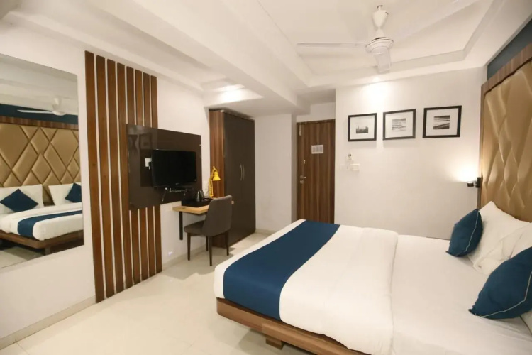FabHotel Park Palace Mandvi