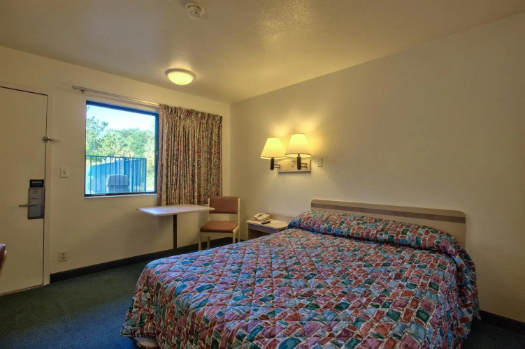 Motel 6 Valdosta, GA - University